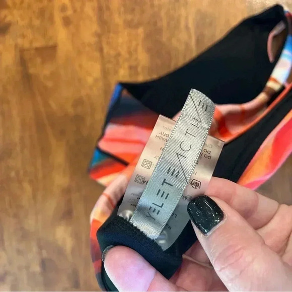 Yelete Active Sports bra size Medium - Picture 3 of 4